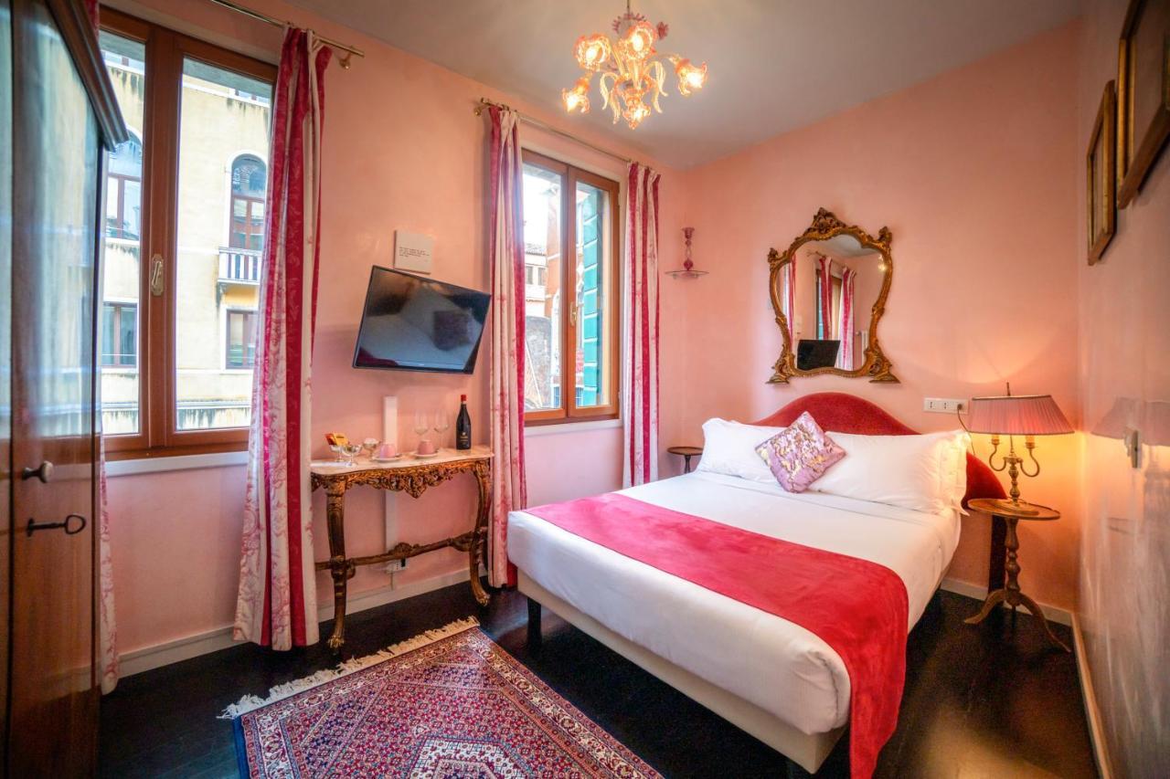 Palazzo San Luca Pensión 3*