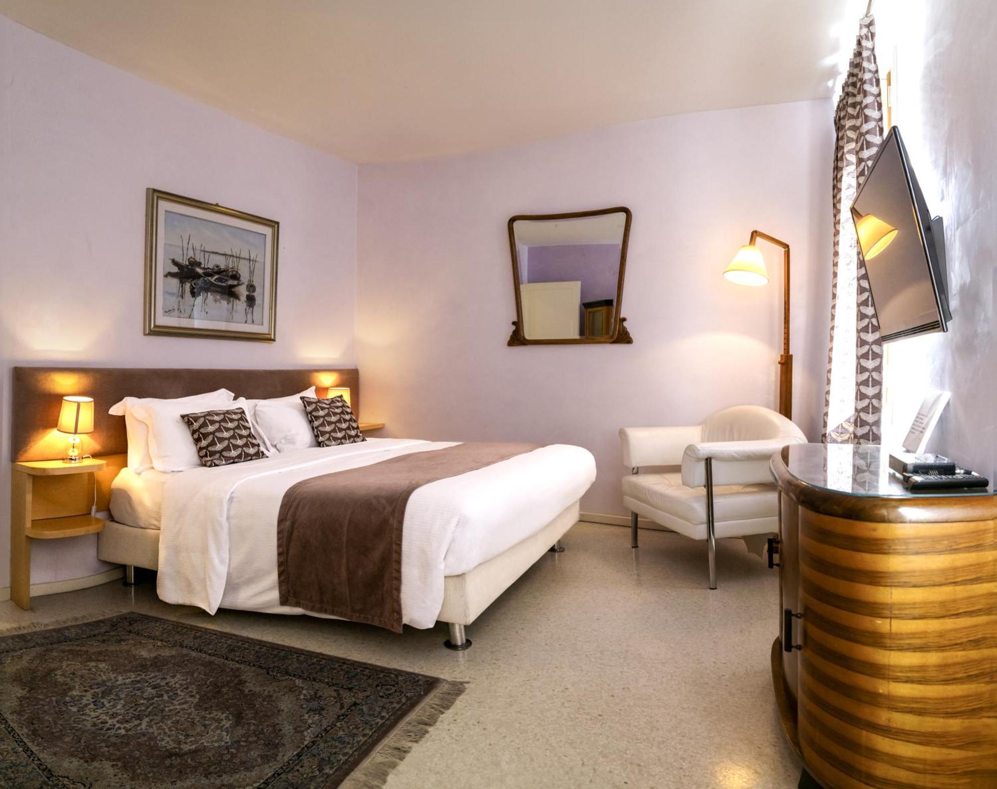 Palazzo San Luca Pensión 3*