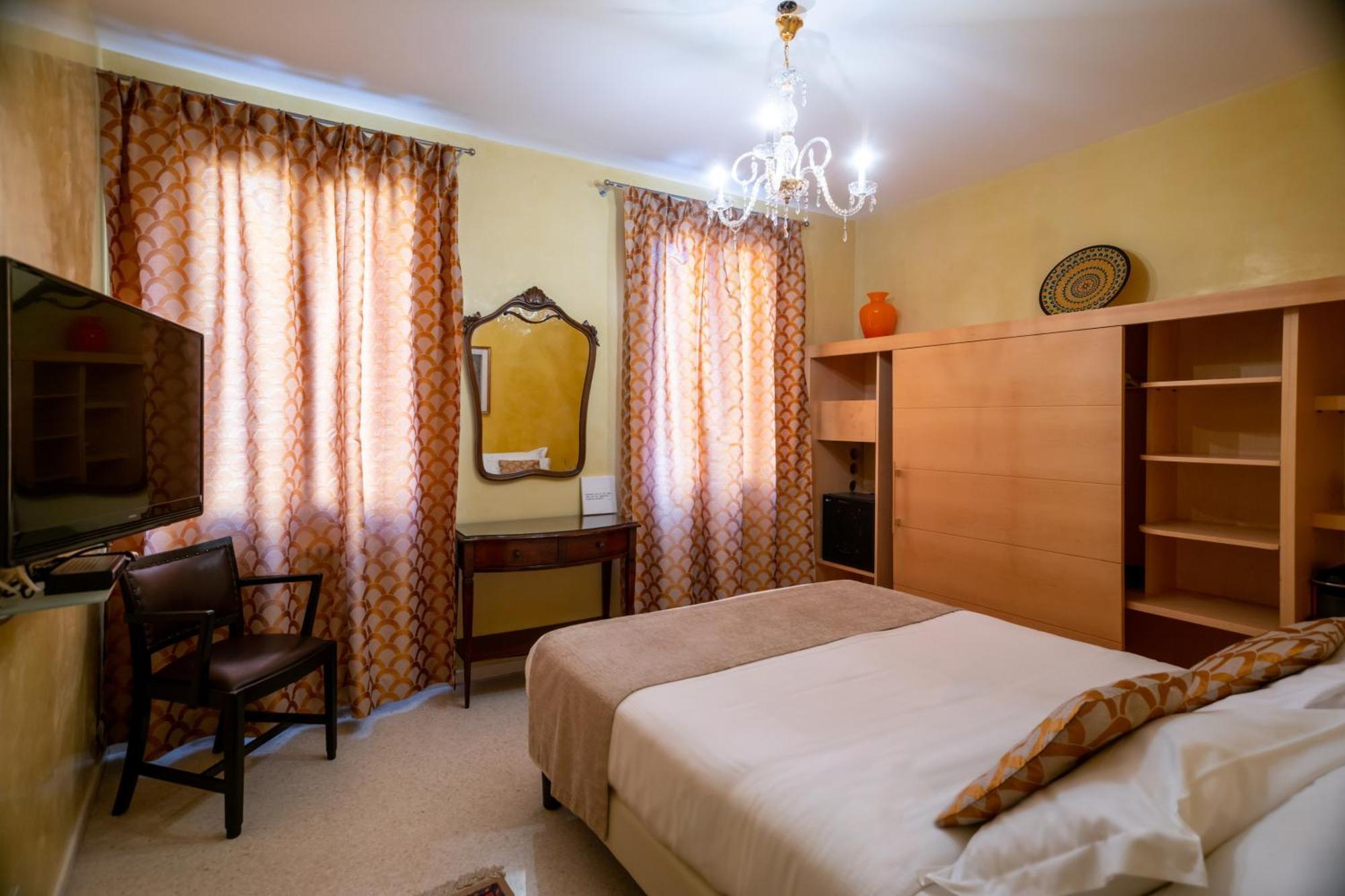 Pensión Palazzo San Luca 3*
