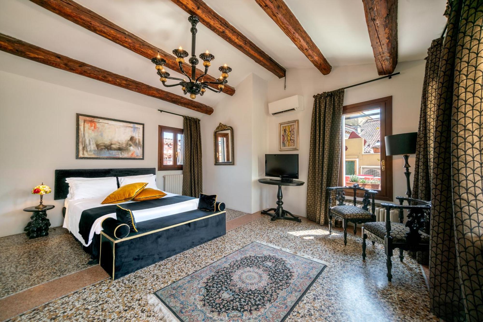 Pensión Palazzo San Luca 3*