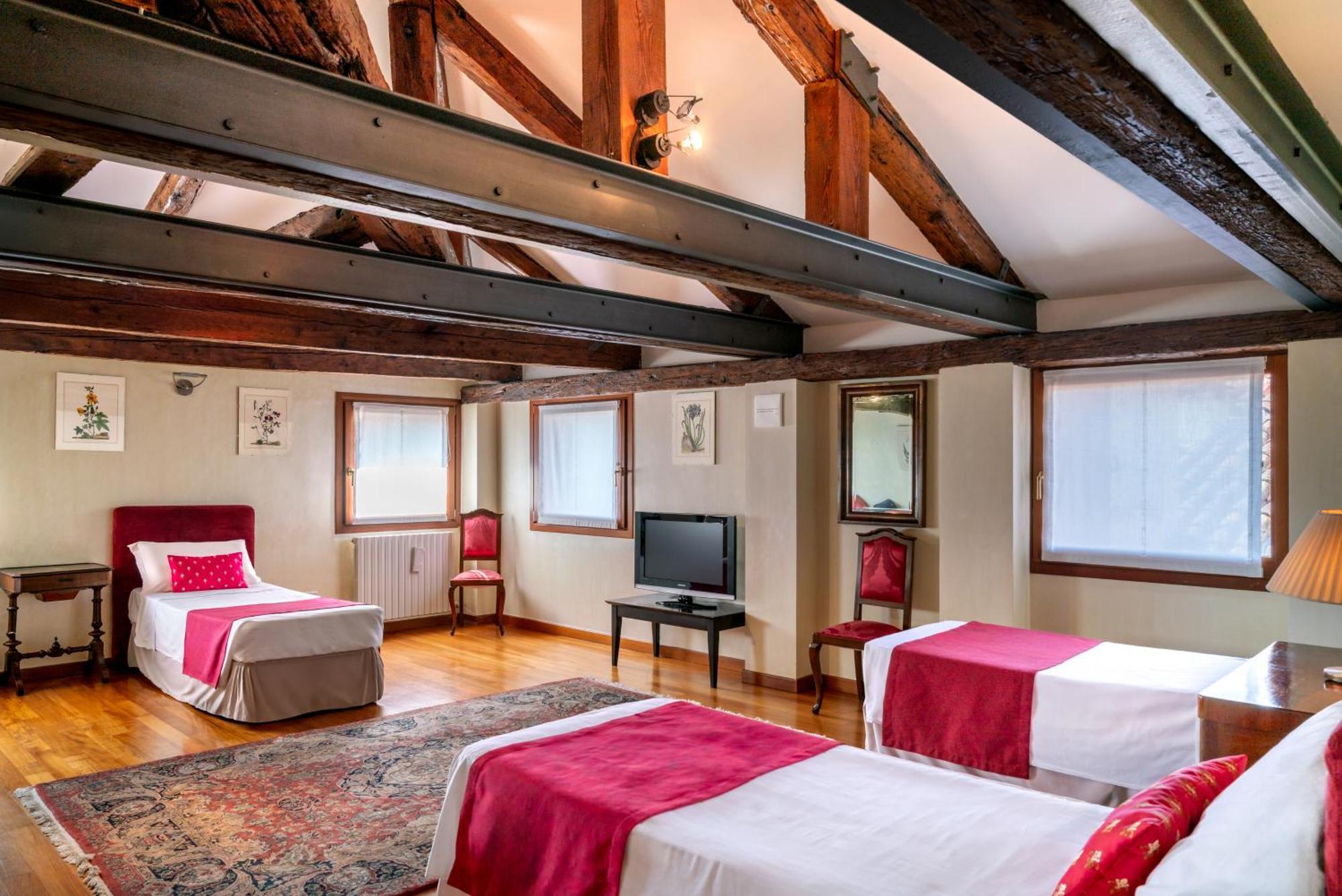 Palazzo San Luca Pensión 3*