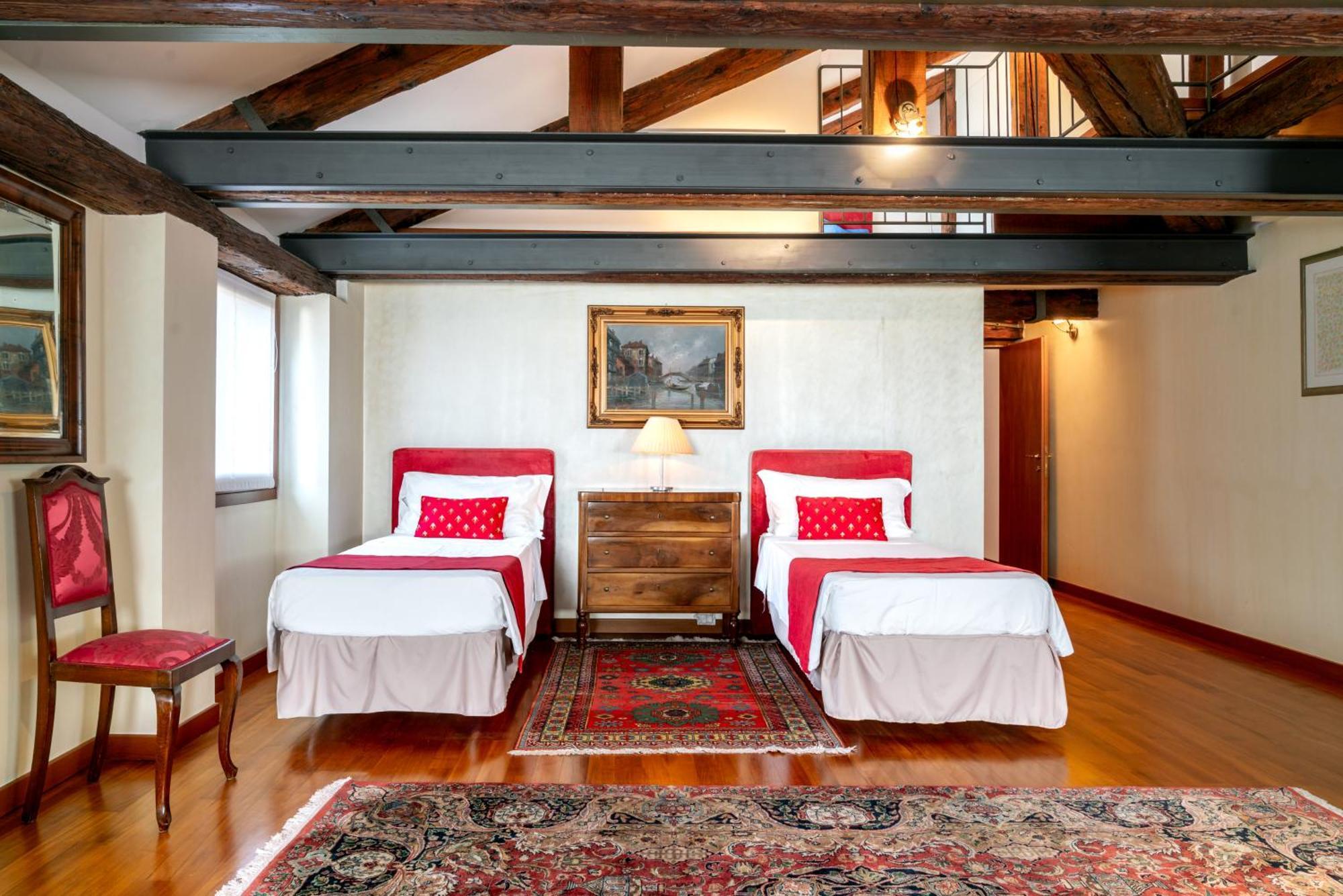Pensión Palazzo San Luca 3*