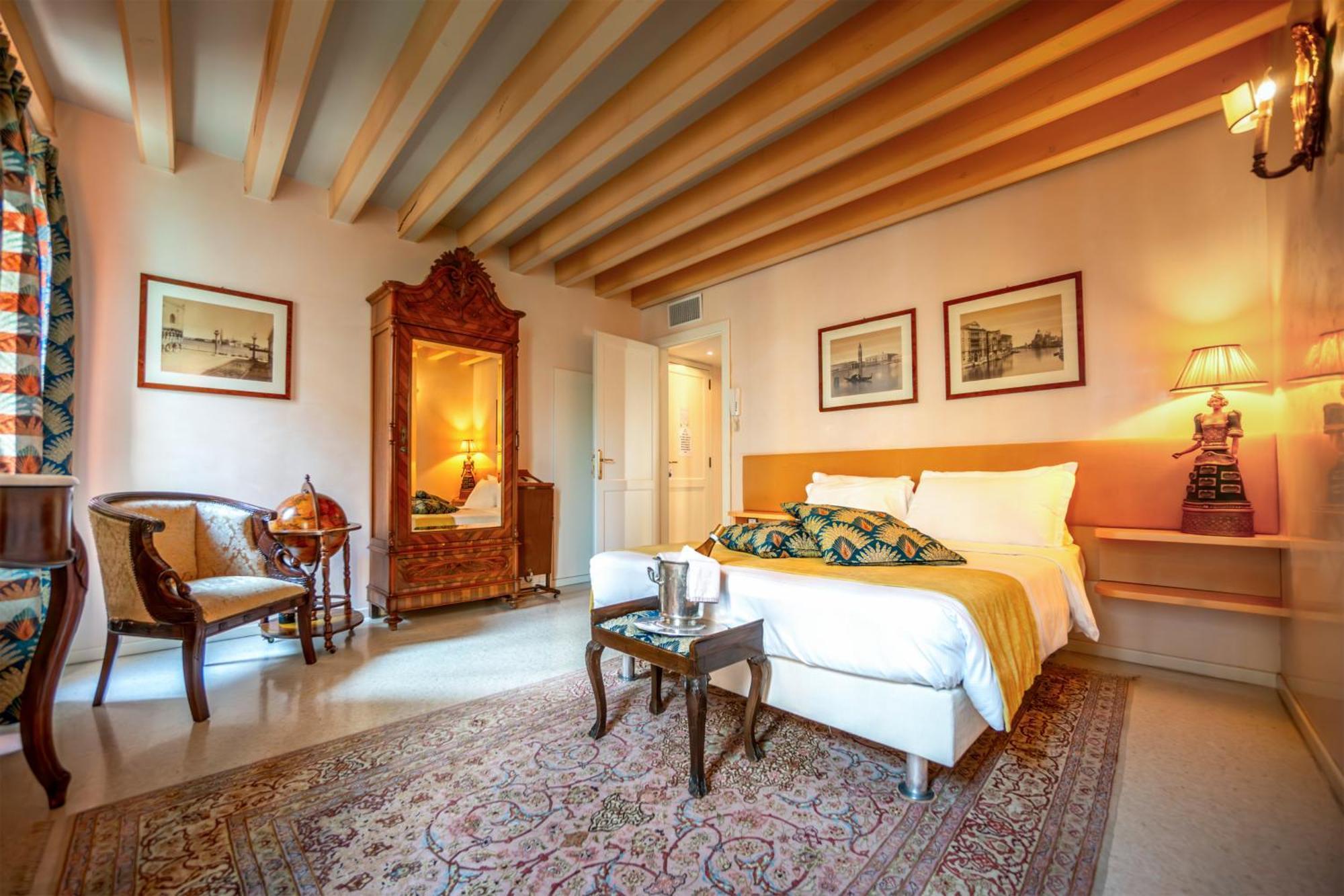 Pensión Palazzo San Luca 3*