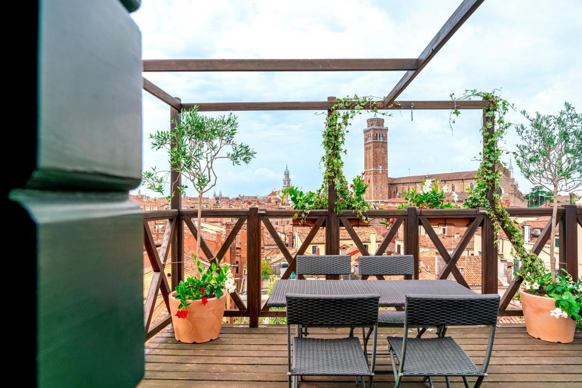 Palazzo San Luca Pensión 3*