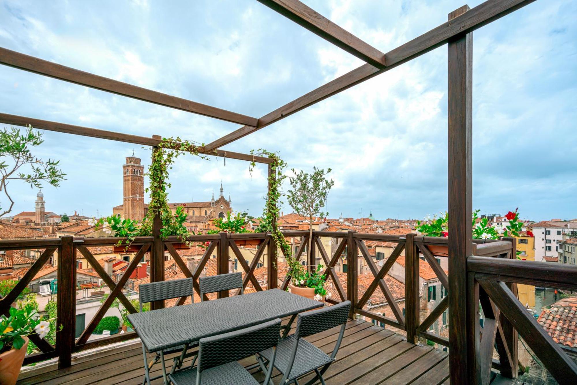 Pensión Palazzo San Luca 3*